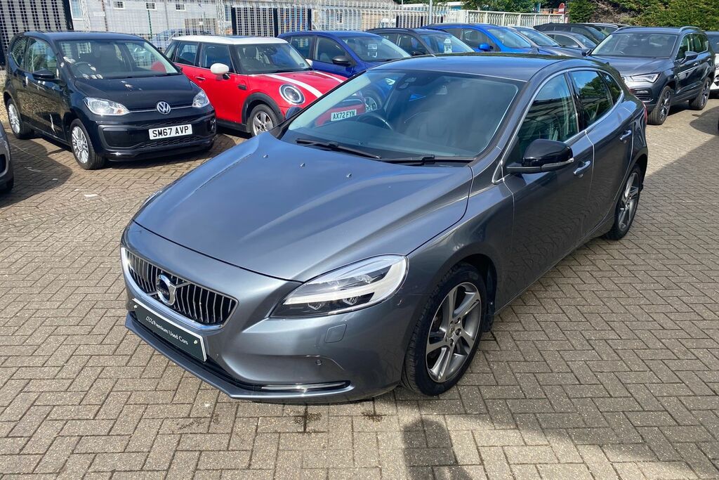 Volvo V40 Hatchback White #39
