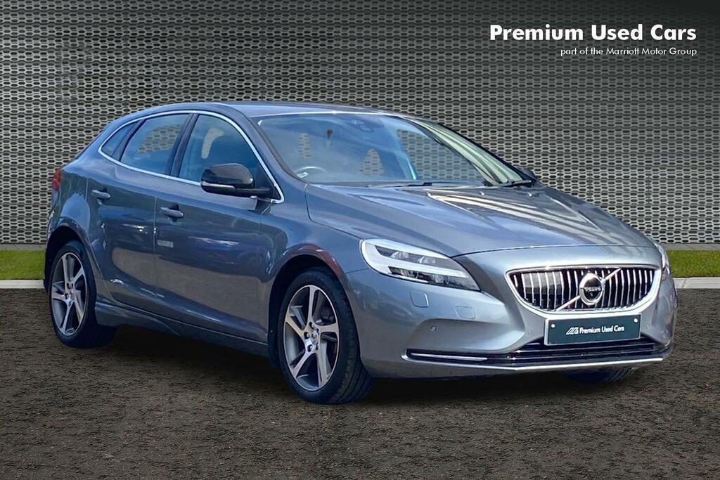 Volvo V40 Hatchback White #1