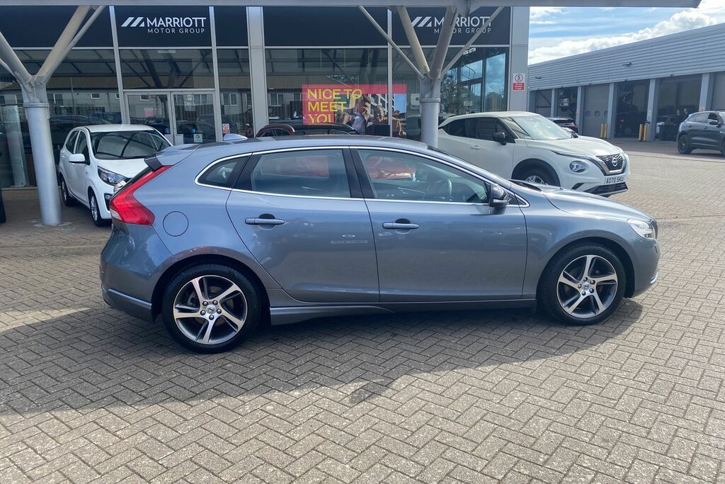 Volvo V40 Hatchback White #43