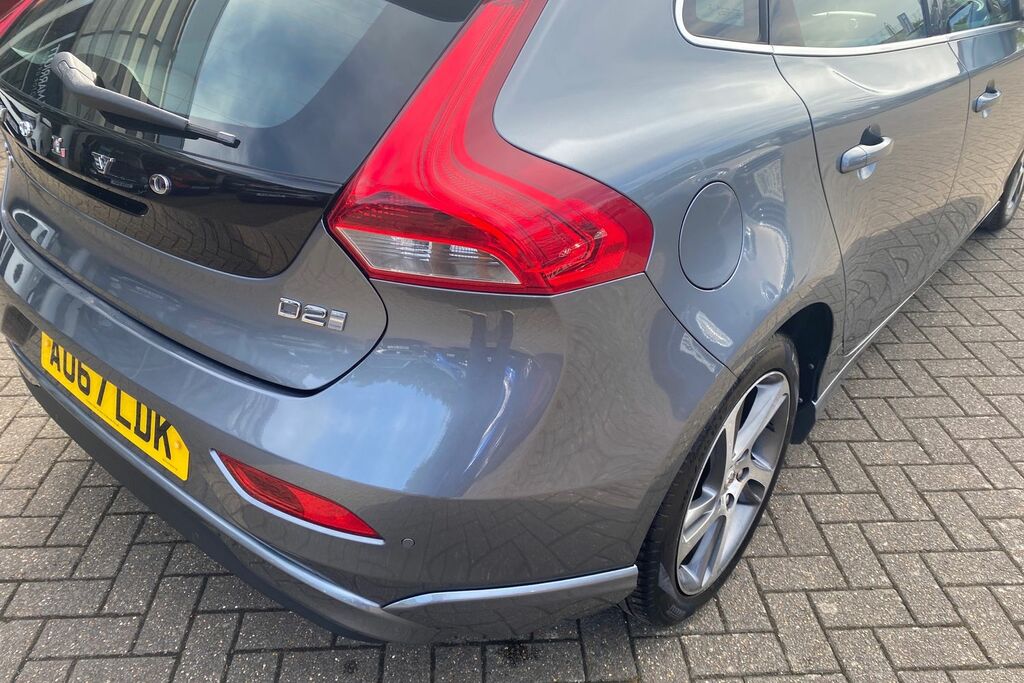 Volvo V40 Hatchback White #33
