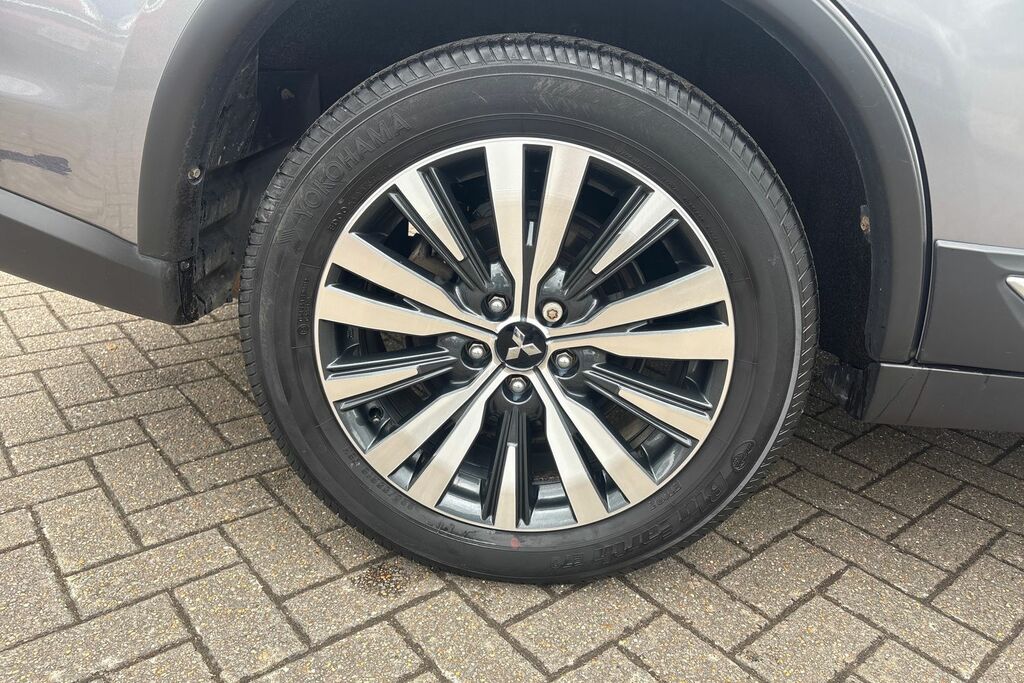 Mitsubishi Outlander 4 Grey #40