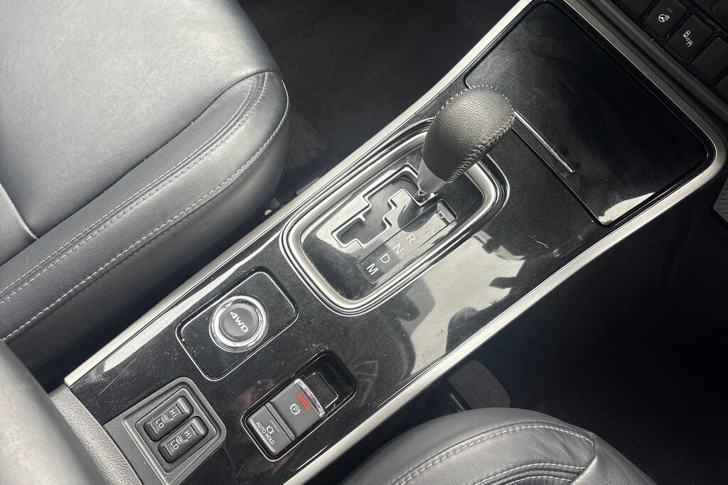 Mitsubishi Outlander 4 Grey #16