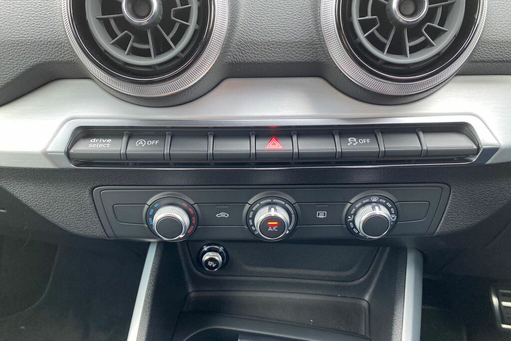 Audi Q2 35 Tfsi Black Edition S Tronic Tech Pro White #22