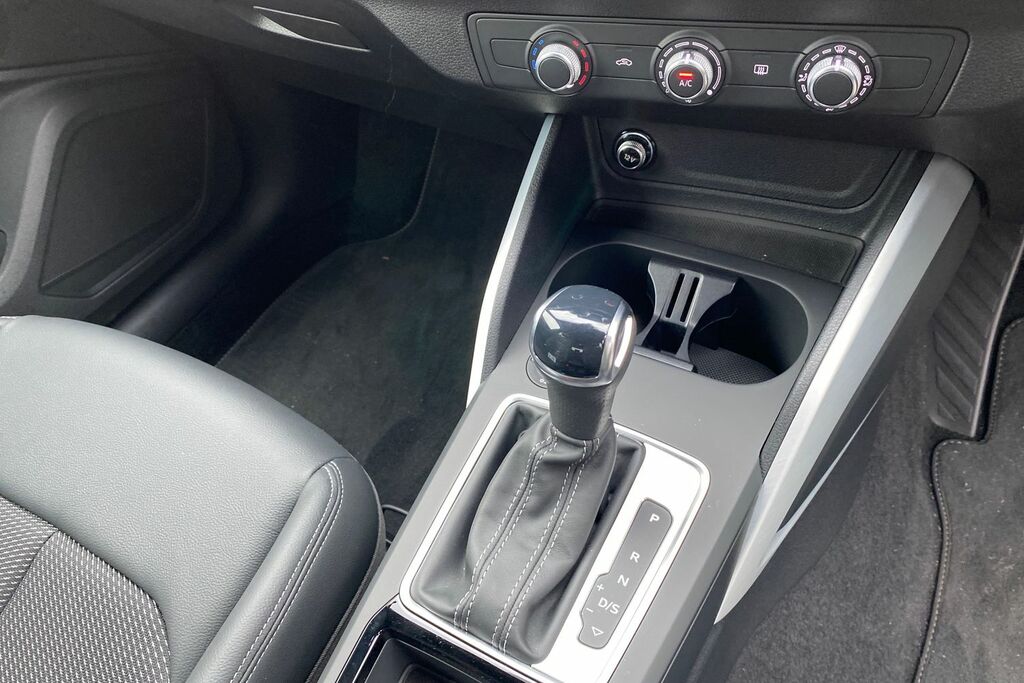 Audi Q2 35 Tfsi Black Edition S Tronic Tech Pro White #16