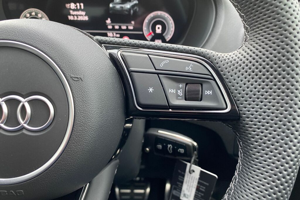 Audi Q2 35 Tfsi Black Edition S Tronic Tech Pro White #15