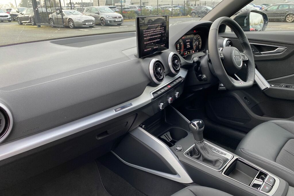 Audi Q2 35 Tfsi Black Edition S Tronic Tech Pro White #41