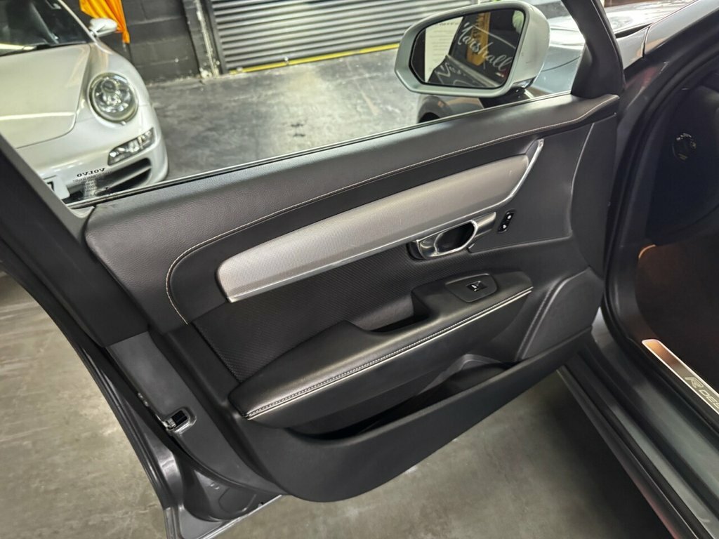 Volvo V90 D4 Momentum Pro Blue #29