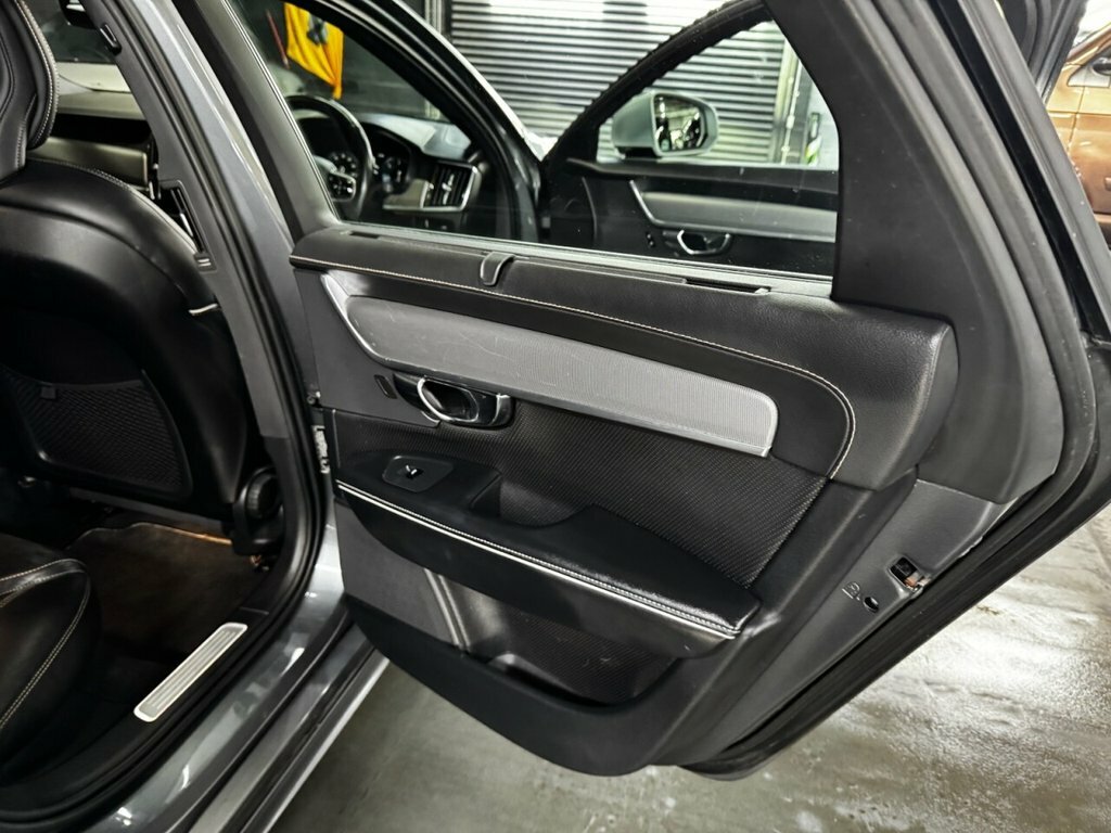 Volvo V90 D4 Momentum Pro Blue #19