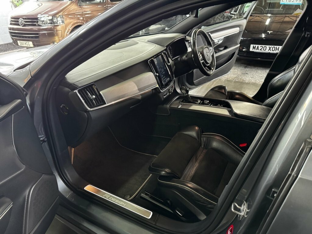 Volvo V90 D4 Momentum Pro Blue #27