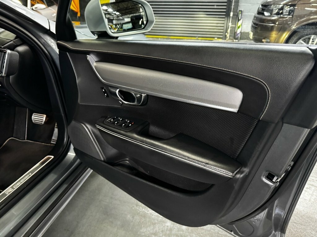 Volvo V90 D4 Momentum Pro Blue #10