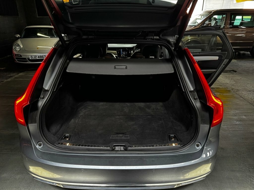 Volvo V90 D4 Momentum Pro Blue #22