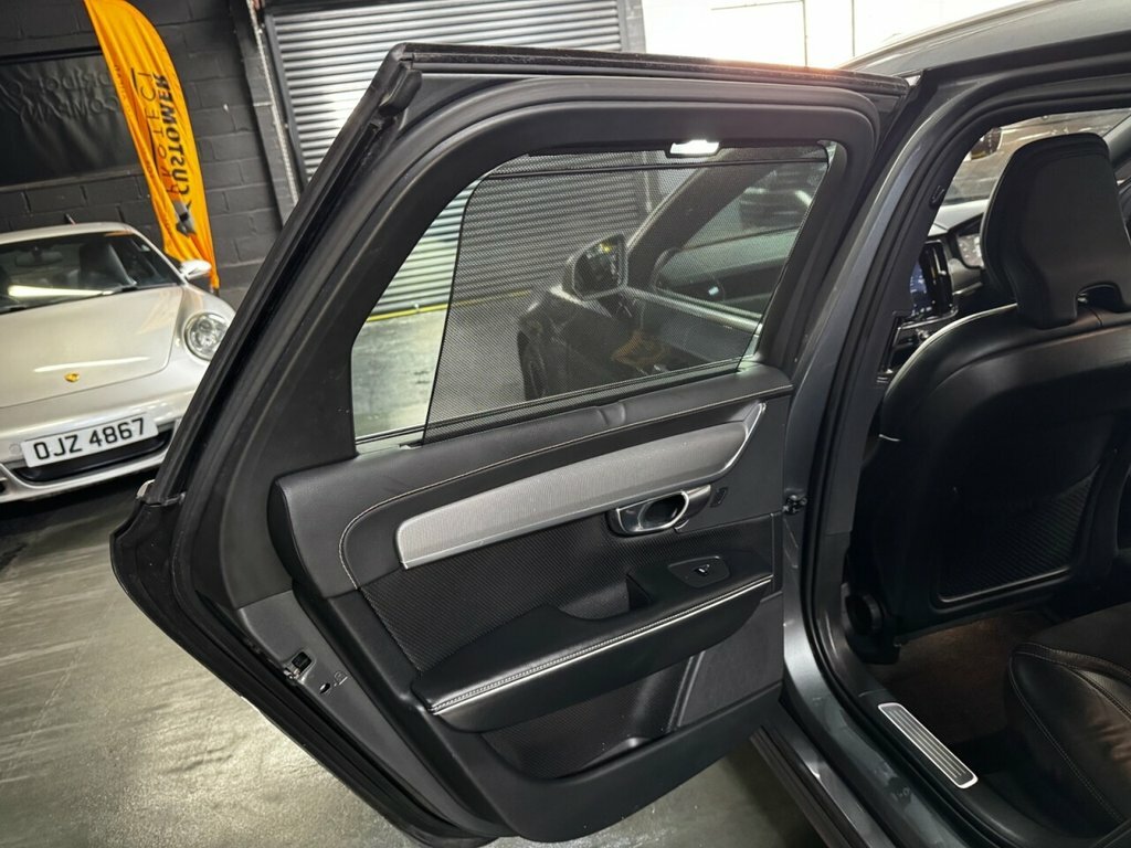 Volvo V90 D4 Momentum Pro Blue #24