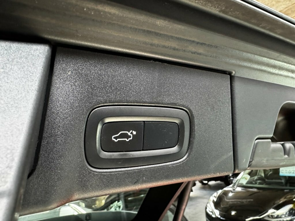 Volvo V90 D4 Momentum Pro Blue #23