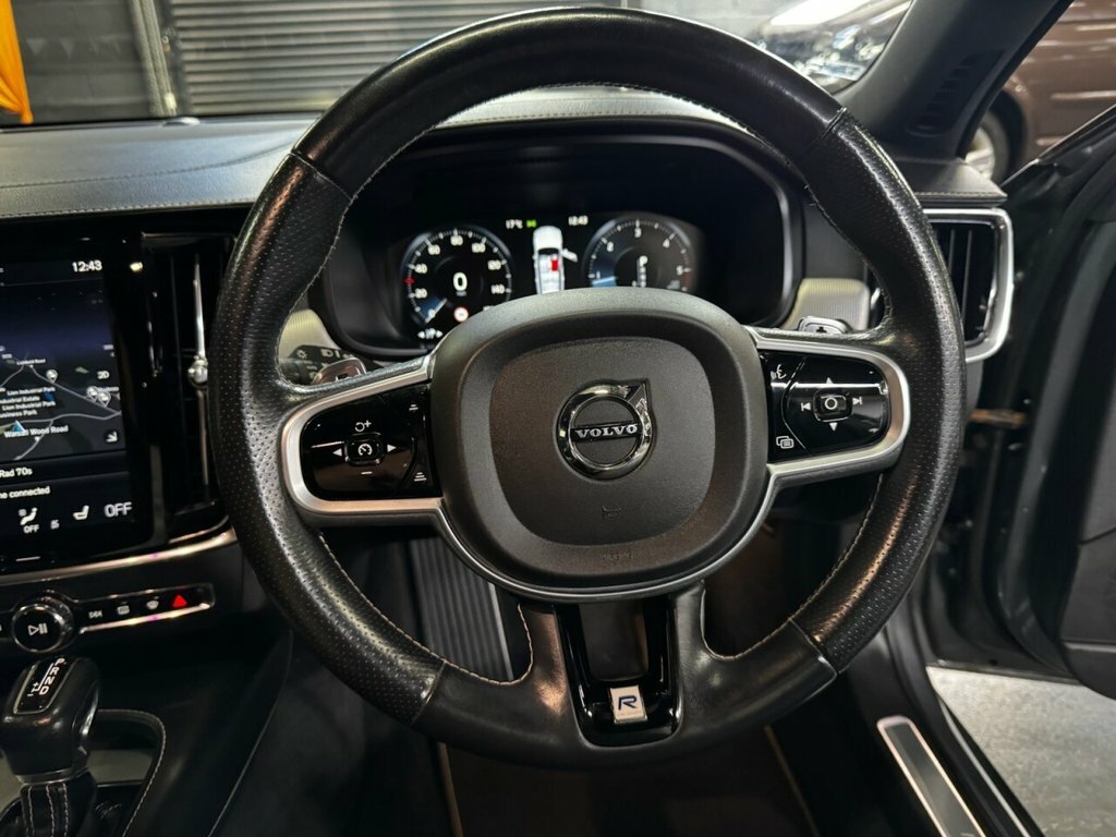 Volvo V90 D4 Momentum Pro Blue #15