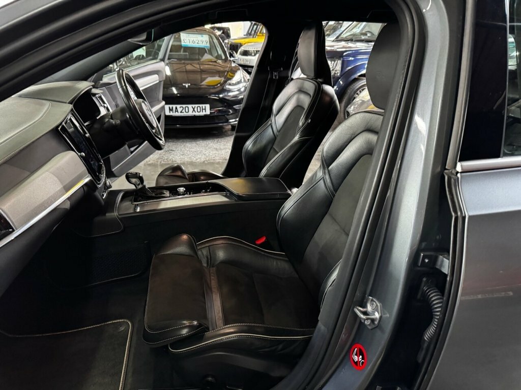 Volvo V90 D4 Momentum Pro Blue #30