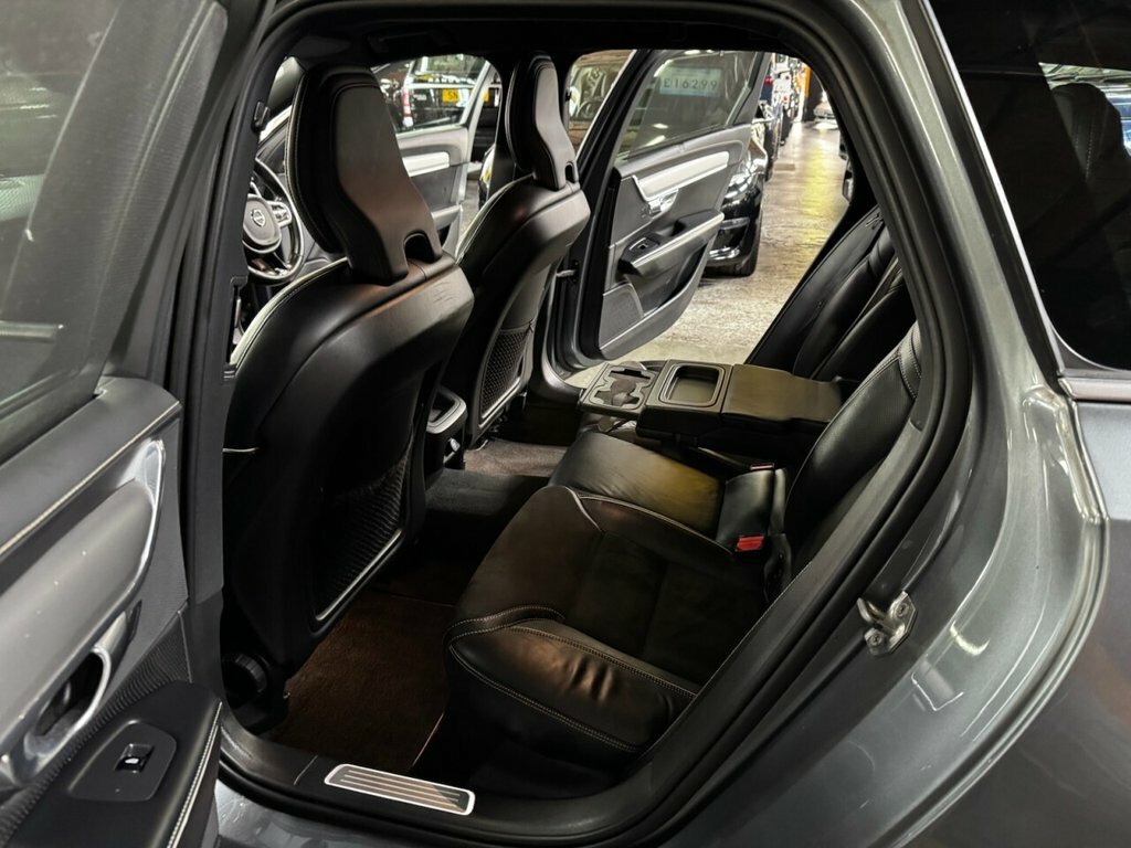 Volvo V90 D4 Momentum Pro Blue #26