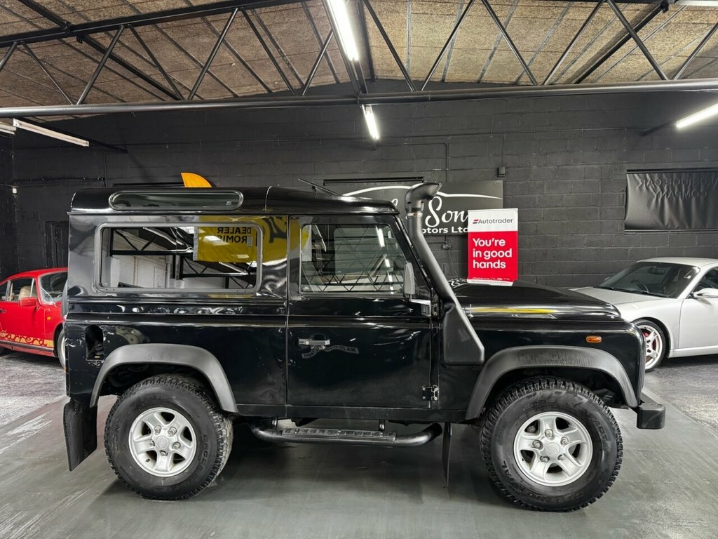 Land Rover Defender 90 2.4L Null Black #3