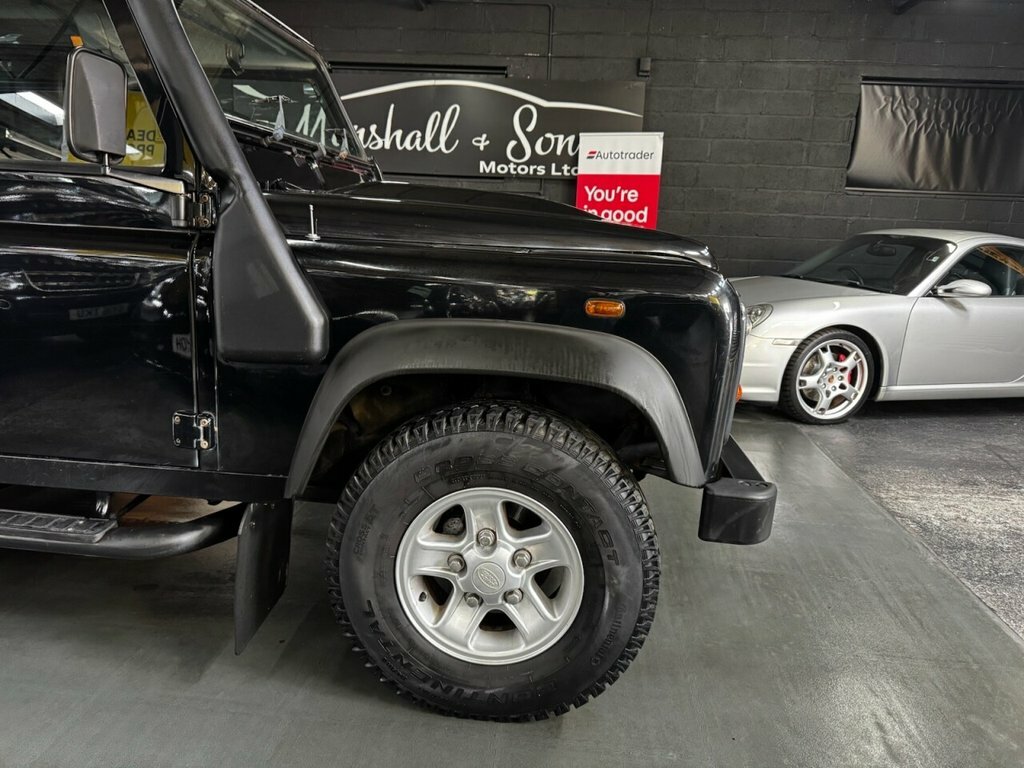 Land Rover Defender 90 2.4L Null Black #2