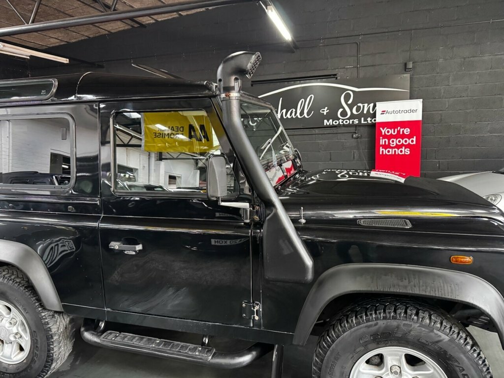 Land Rover Defender 90 2.4L Null Black #4