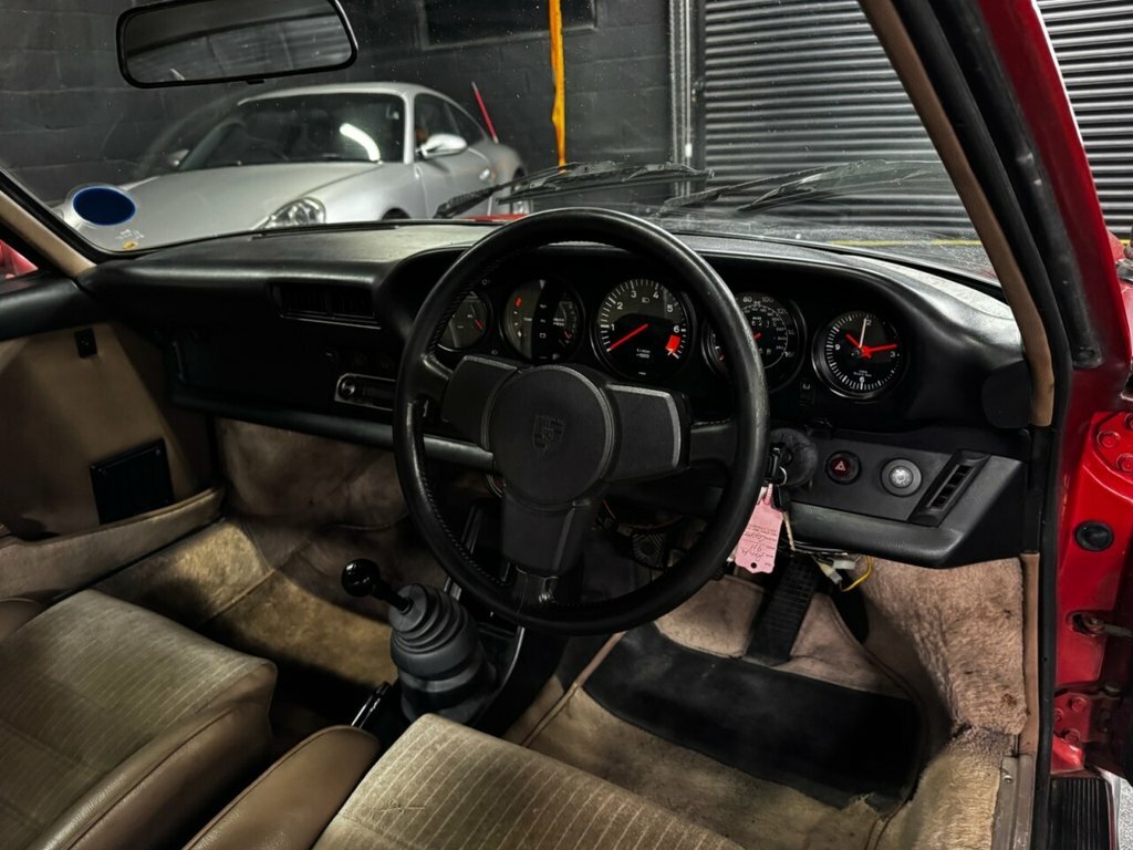 Porsche 911 Coupe 1984 Black #17