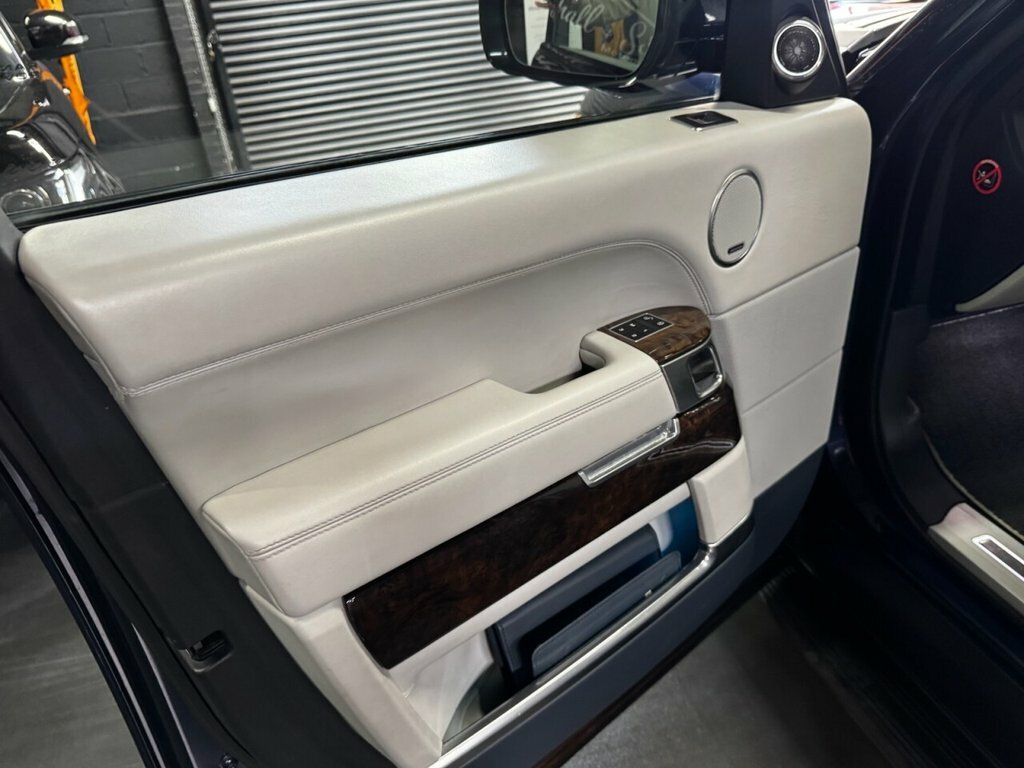 Land Rover Range Rover Autobiography Black #32