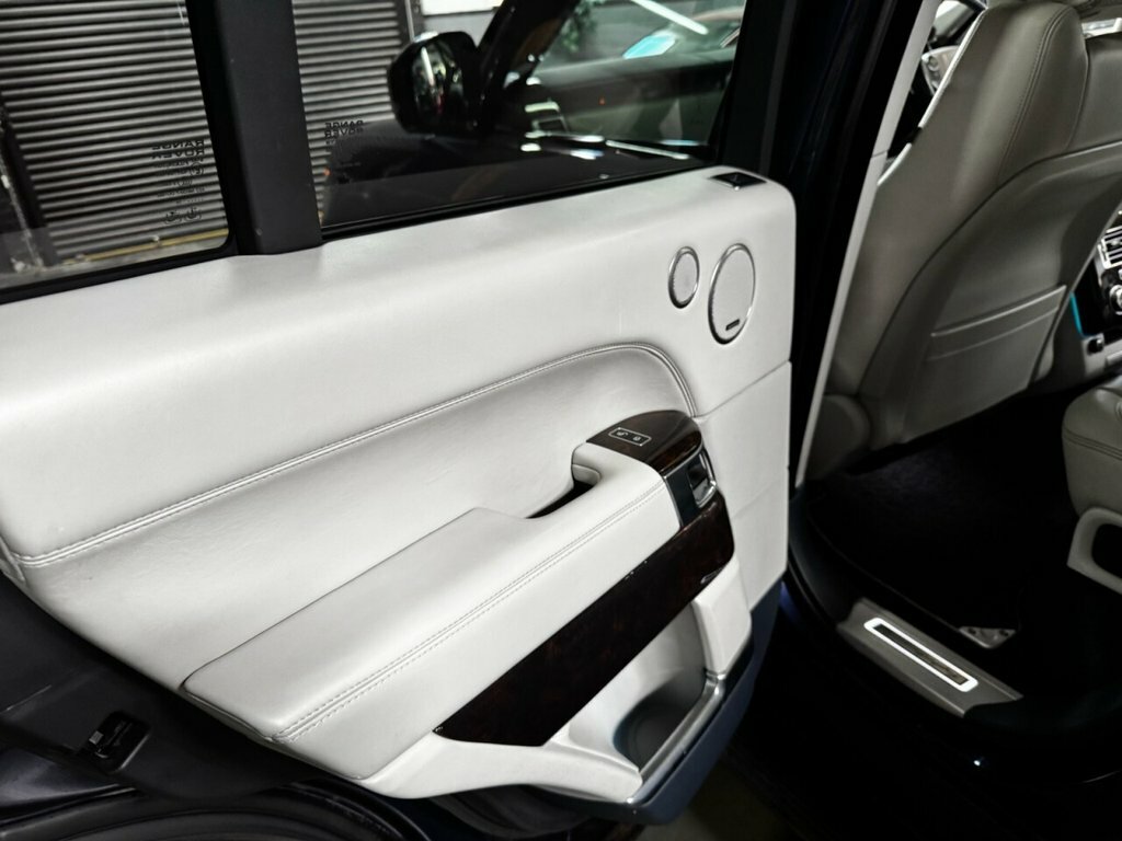 Land Rover Range Rover Autobiography Black #27