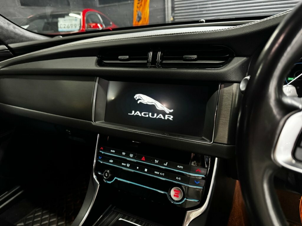 Jaguar XF R-sport Red #9