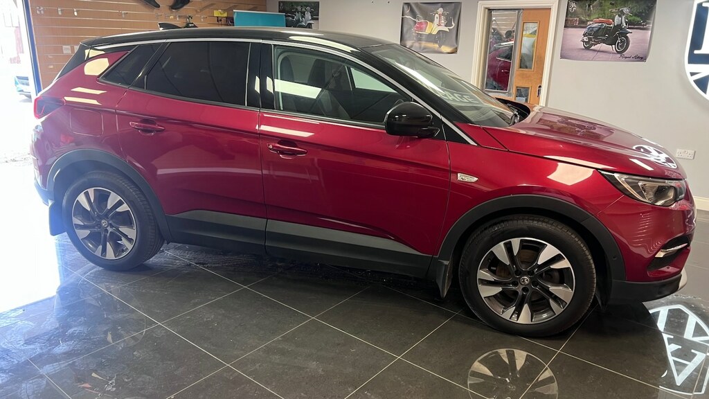 Vauxhall Grandland X 1.5 Turbo D Sri Nav Red