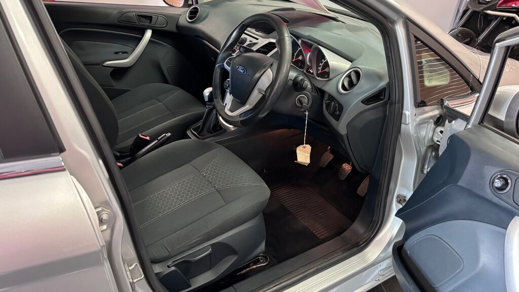 Ford Fiesta 1.4 Zetec 16V Red #2