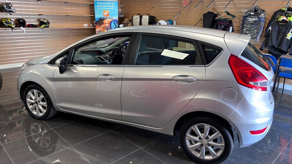 Ford Fiesta 1.4 Zetec 16V Red #9