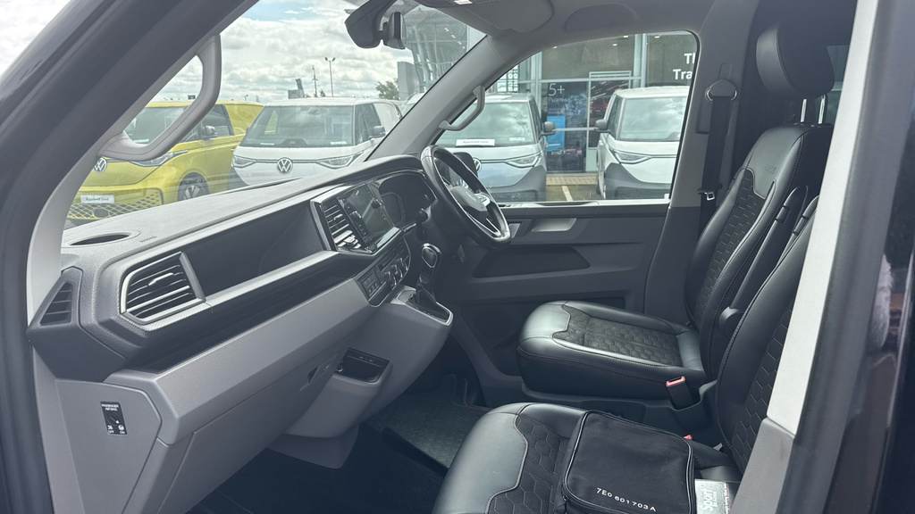 Volkswagen Transporter Sportline Transporter 2.0 Bitdi 204 Sportline Kombi Van Dsg FY23LFL Black #2
