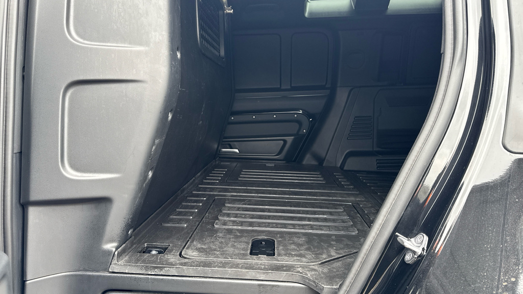 Land Rover Defender 90 Defender 3.0 D300 X-dynamic Hse 90 YH73XNV Black #4