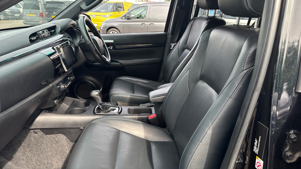 Toyota HILUX Hilux Invincible X Ltd Ed Dcab Pup 2.4 D-4d Black #2