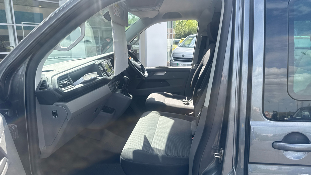 Volkswagen Transporter Transporter 2.0 Tdi 150 Highline Kombi Van Dsg FY24KYK Grey #2