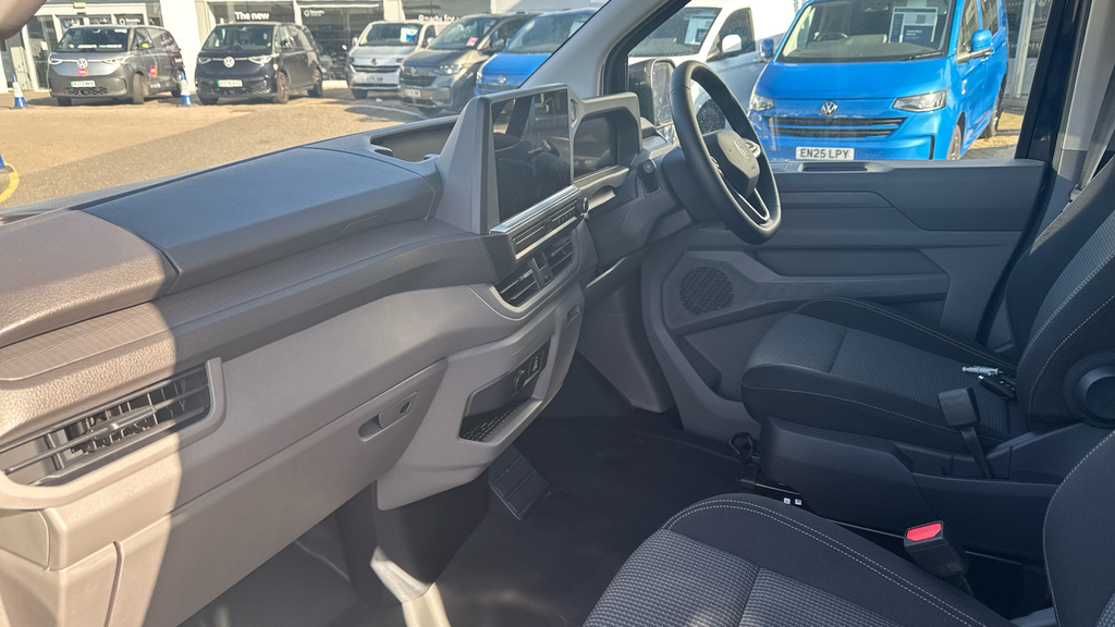 Volkswagen E-Transporter T32 Kombi Commerce Pro Lwb 218 Ps 65 Kwh EY26XOR Black #2