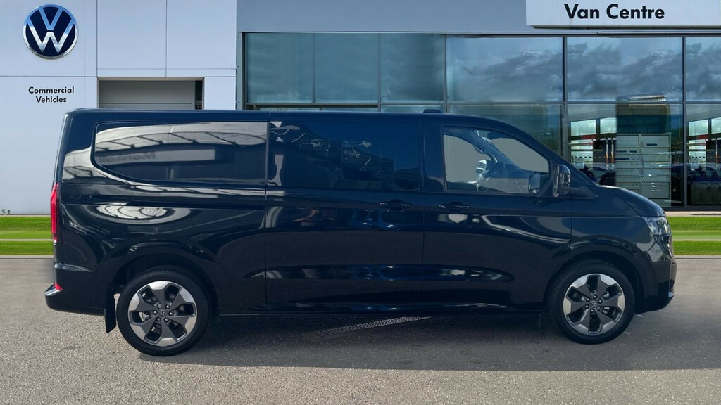 Volkswagen E-Transporter T32 Kombi Commerce Pro Lwb 218 Ps 65 Kwh EY26XOR Black #4