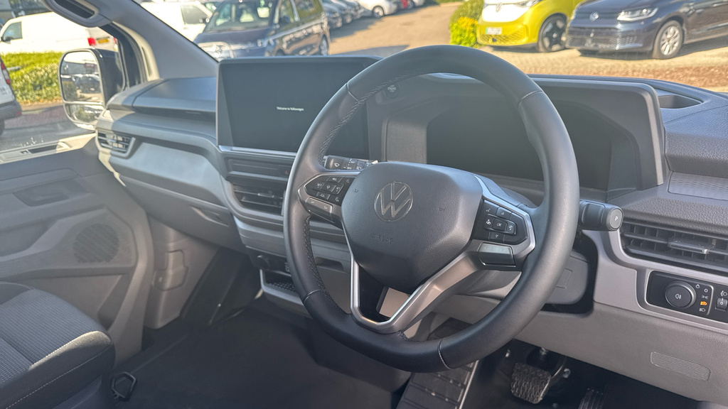 Volkswagen E-Transporter T32 Kombi Commerce Pro Lwb 218 Ps 65 Kwh EY26XOR Black #6