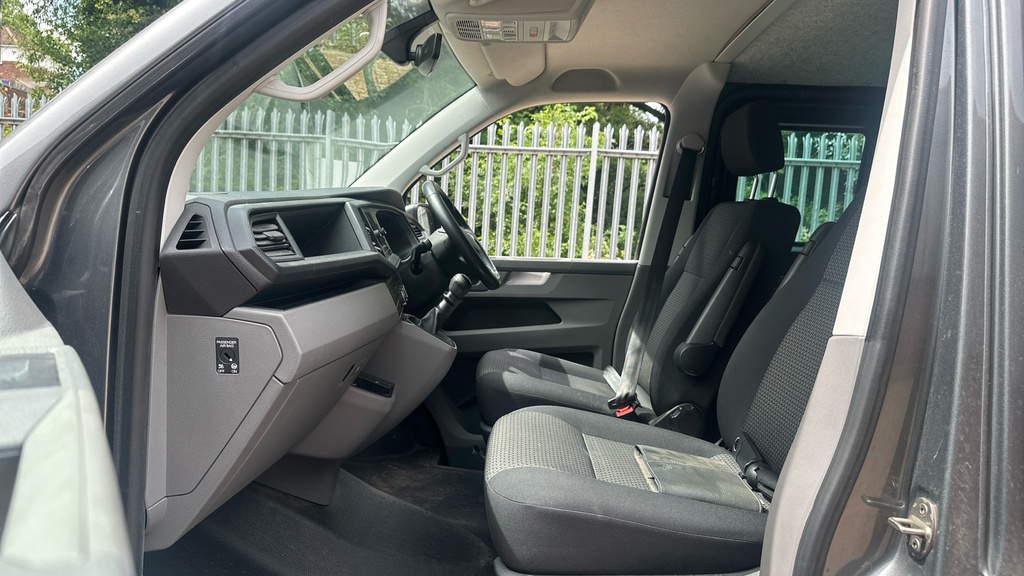 Volkswagen Transporter Transporter 2.0 Tdi 150 Highline Kombi Van RO23TRV Grey #2