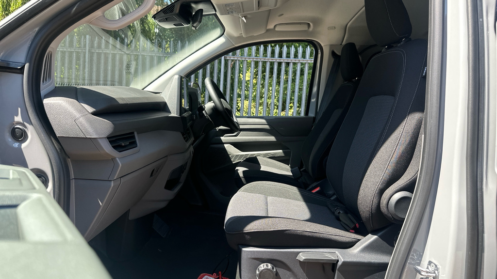Volkswagen Transporter Transporter 2.0 Tdi 150 Commerce Pro Kombi Van Aut KP26MVH Grey #2