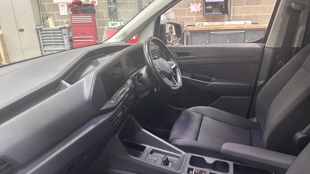 Volkswagen Caddy Caddy 2.0 Tdi 122Ps Commerce Pro Van Dsg Black #2