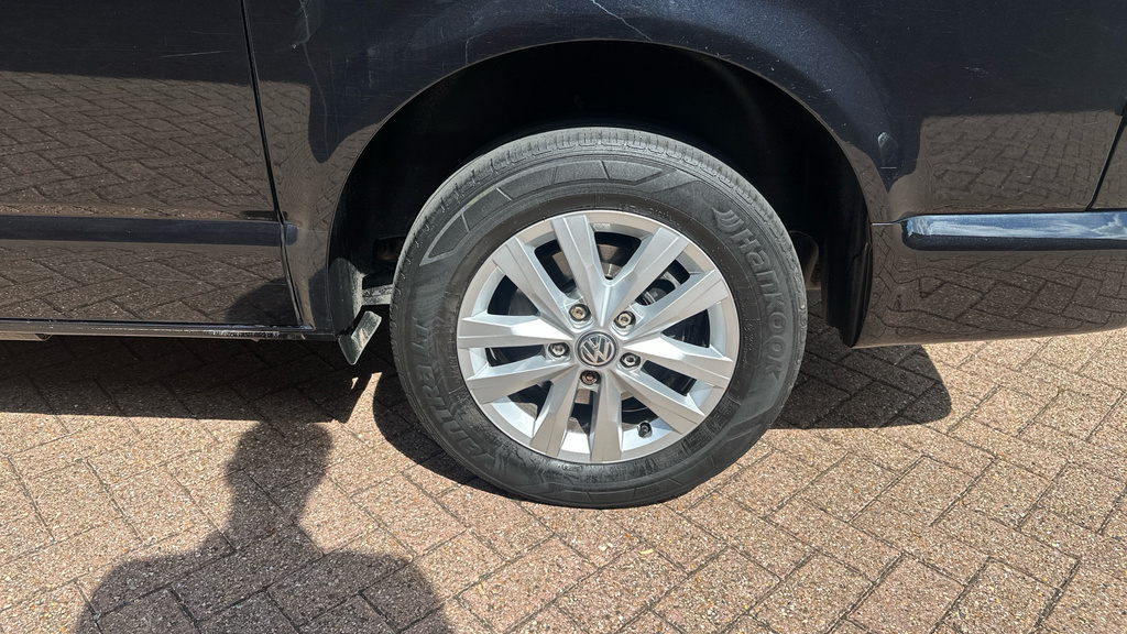 Volkswagen Transporter Transporter 2.0 Tdi 110 Highline Van CJ24BHP Black #5