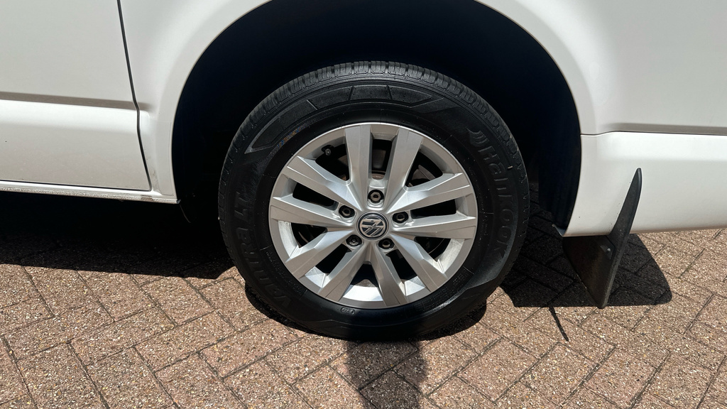 Volkswagen Transporter Transporter 2.0 Tdi 110 Highline Van GJ74PUV White #5