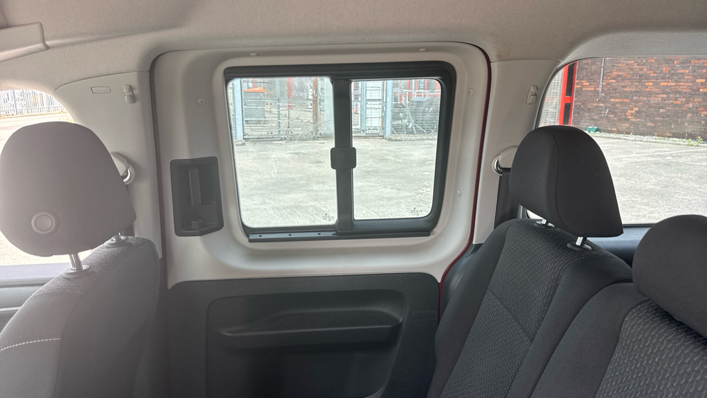 Volkswagen Caddy Maxi Life Tdi Bluemotion Tech Black #38