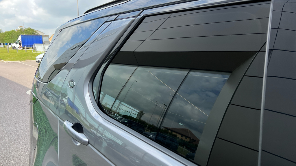 Land Rover Discovery 3.0 D300 Dynamic Se 2024 Grey #49