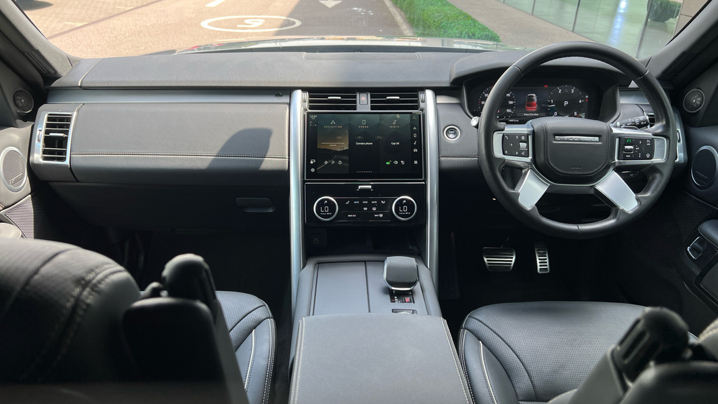 Land Rover Discovery 3.0 D300 Dynamic Se 2024 Grey #9