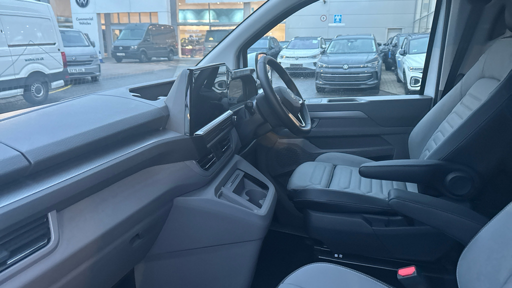 Volkswagen Transporter Shuttle Shuttle Style Lwb 286 Ps 65 Kwh 1Sp White #2