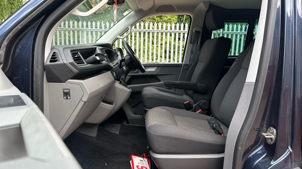 Volkswagen Transporter Transporter 2.0 Bitdi 204 Highline Kombi Van Dsg Blue #2