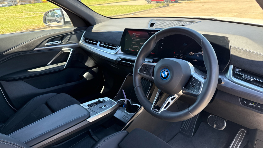 BMW iX2 Ix2 150Kw Edrive20 M Sport 65Kwh White #6