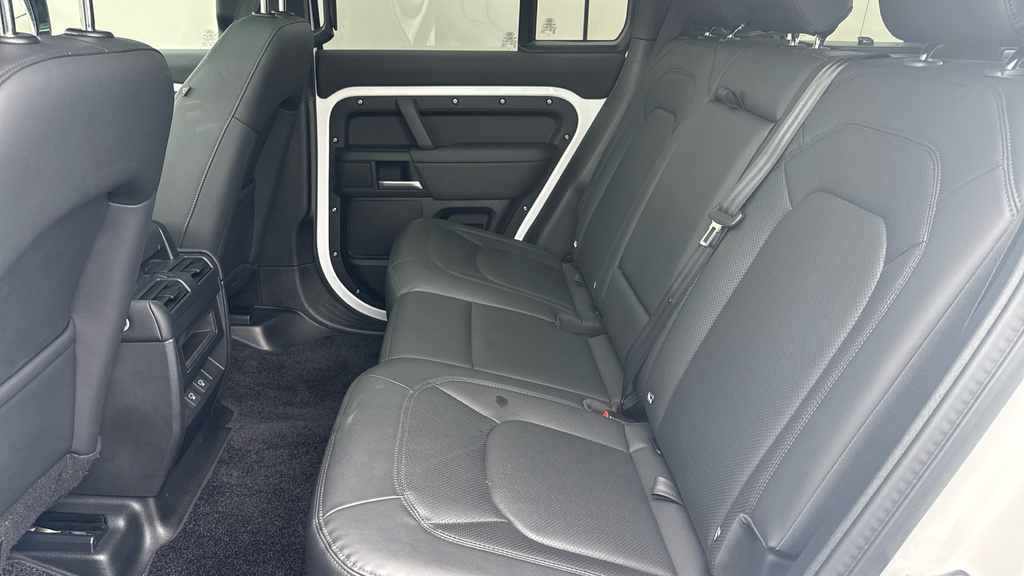Land Rover Defender 110 Defender 3.0 D350 X-dynamic Se 110 CU25VPK White #4
