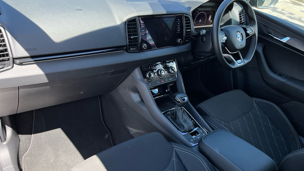Skoda Karoq Karoq 1.5 Tsi Sportline Dsg EU74FRZ Black #2